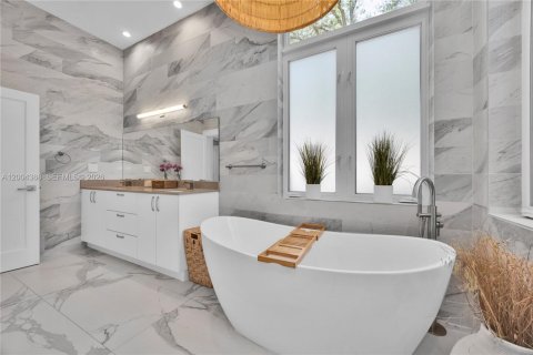 Villa ou maison à vendre à Coral Gables, Floride: 4 chambres, 260.22 m2 № 2068825 - photo 24