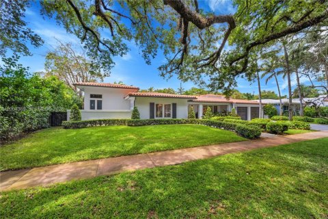 Villa ou maison à vendre à Coral Gables, Floride: 4 chambres, 260.22 m2 № 2068825 - photo 11