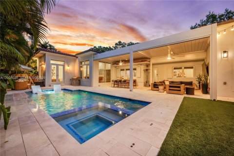 Villa ou maison à vendre à Coral Gables, Floride: 4 chambres, 260.22 m2 № 2068825 - photo 2