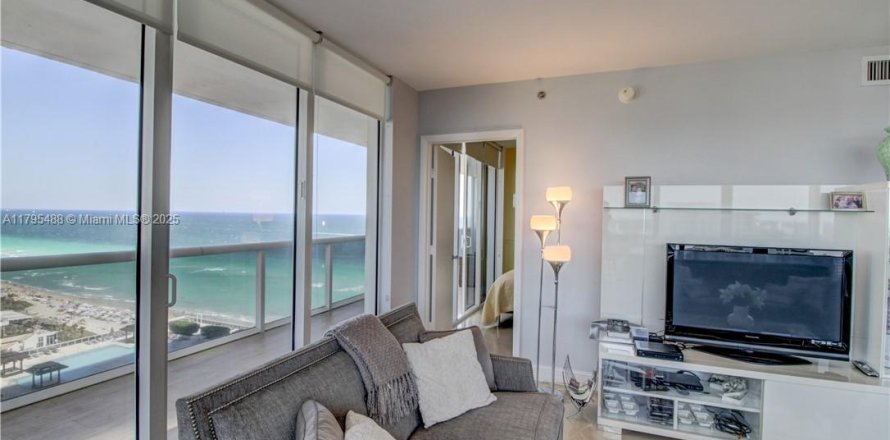 Condo à Hallandale Beach, Floride, 2 chambres № 1670957