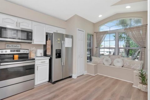 House in New Port Richey, Florida 3 bedrooms, 129.41 sq.m. № 1904860 - photo 15
