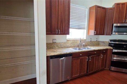 House in Tampa, Florida 4 bedrooms, 239.22 sq.m. № 2234315 - photo 21