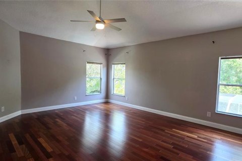 House in Tampa, Florida 4 bedrooms, 239.22 sq.m. № 2234315 - photo 28