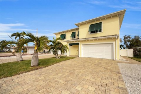 Casa en venta en Treasure Island, Florida, 3 dormitorios, 247.21 m2 № 1513495 - foto 4
