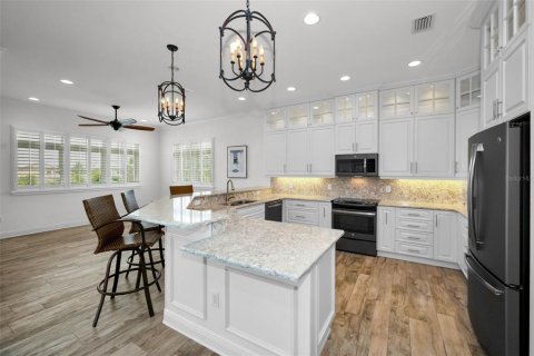 Casa en venta en Treasure Island, Florida, 3 dormitorios, 247.21 m2 № 1513495 - foto 25