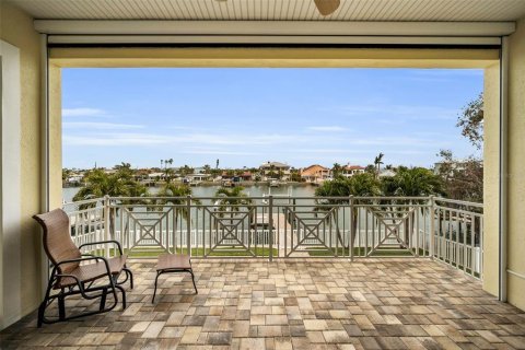 Casa en venta en Treasure Island, Florida, 3 dormitorios, 247.21 m2 № 1513495 - foto 12