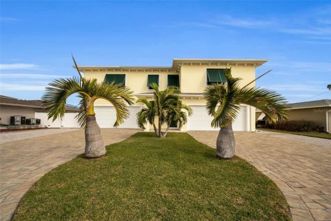 Casa en venta en Treasure Island, Florida, 3 dormitorios, 247.21 m2 № 1513495 - foto 2