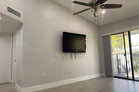 Apartamento en alquiler en Hialeah, Florida, 1 dormitorio, 63.08 m2 № 2024577 - foto 8