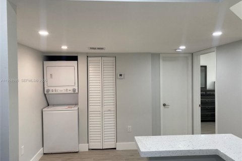 Apartamento en alquiler en Hialeah, Florida, 1 dormitorio, 63.08 m2 № 2024577 - foto 10