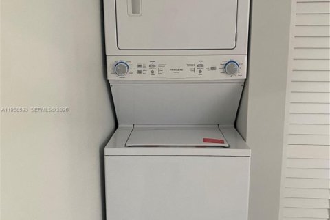 Apartamento en alquiler en Hialeah, Florida, 1 dormitorio, 63.08 m2 № 2024577 - foto 11