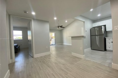 Apartamento en alquiler en Hialeah, Florida, 1 dormitorio, 63.08 m2 № 2024577 - foto 17
