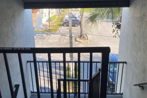 Apartamento en alquiler en Hialeah, Florida, 1 dormitorio, 63.08 m2 № 2024577 - foto 4