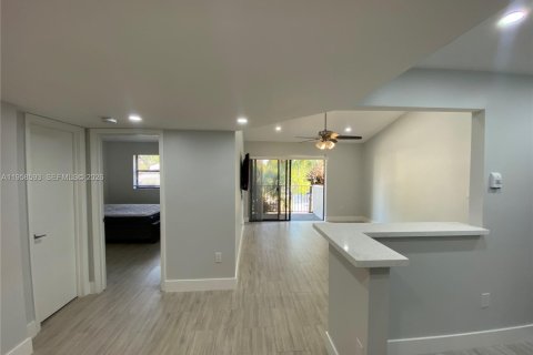 Apartamento en alquiler en Hialeah, Florida, 1 dormitorio, 63.08 m2 № 2024577 - foto 18