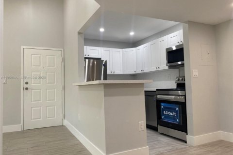 Apartamento en alquiler en Hialeah, Florida, 1 dormitorio, 63.08 m2 № 2024577 - foto 12