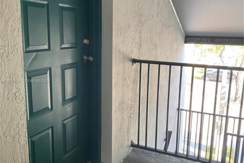 Apartamento en alquiler en Hialeah, Florida, 1 dormitorio, 63.08 m2 № 2024577 - foto 5