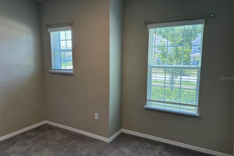 Villa ou maison à louer à Leesburg, Floride: 3 chambres, 183.76 m2 № 2102383 - photo 4