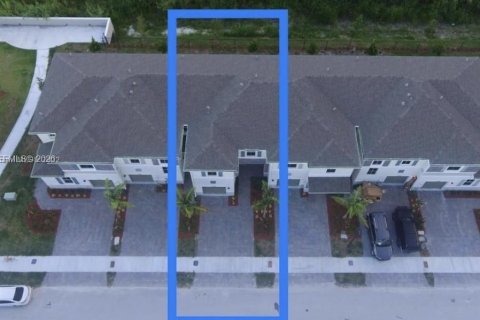 Снять в аренду таунхаус в Хомстед, Флорида 3 спальни, 159.05м2, № 2079679 - фото 21