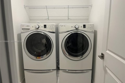 Снять в аренду таунхаус в Хомстед, Флорида 3 спальни, 159.05м2, № 2079679 - фото 9