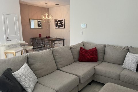 Снять в аренду таунхаус в Хомстед, Флорида 3 спальни, 159.05м2, № 2079679 - фото 8