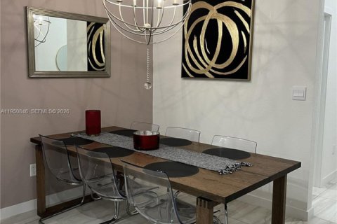 Снять в аренду таунхаус в Хомстед, Флорида 3 спальни, 159.05м2, № 2079679 - фото 3