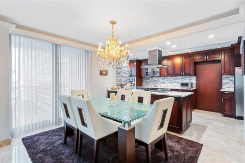 Condo in Fort Lauderdale, Florida, 3 bedrooms  № 2171975 - photo 12