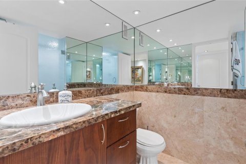 Condo in Fort Lauderdale, Florida, 3 bedrooms  № 2171975 - photo 28