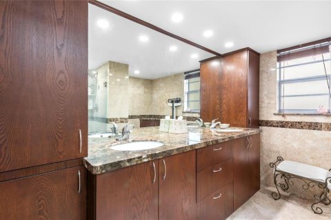 Condo in Fort Lauderdale, Florida, 3 bedrooms  № 2171975 - photo 22