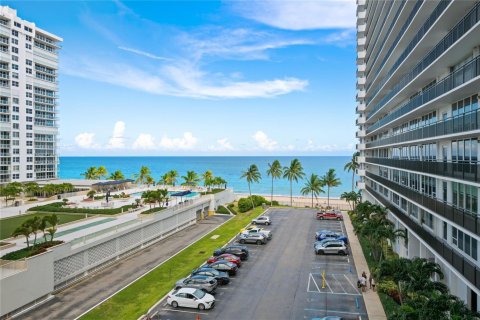 Condo in Fort Lauderdale, Florida, 3 bedrooms  № 2171975 - photo 15