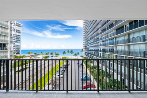 Condo in Fort Lauderdale, Florida, 3 bedrooms  № 2171975 - photo 14