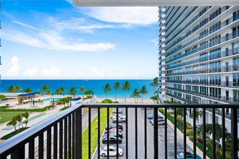 Condo in Fort Lauderdale, Florida, 3 bedrooms  № 2171975 - photo 16