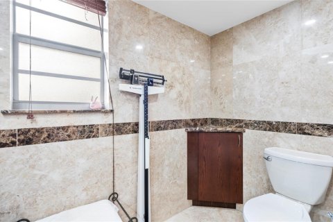 Condo in Fort Lauderdale, Florida, 3 bedrooms  № 2171975 - photo 23