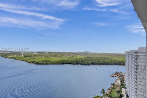 Copropriété à louer à Sunny Isles Beach, Floride: 2 chambres, 113.34 m2 № 2323885 - photo 9