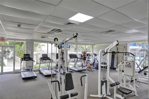 Copropriété à louer à Sunny Isles Beach, Floride: 2 chambres, 113.34 m2 № 2323885 - photo 24