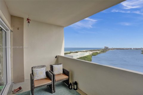 Copropriété à louer à Sunny Isles Beach, Floride: 2 chambres, 113.34 m2 № 2323885 - photo 8
