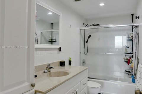 Copropriété à louer à Sunny Isles Beach, Floride: 2 chambres, 113.34 m2 № 2323885 - photo 20