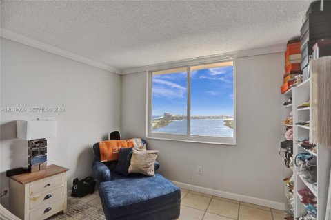 Copropriété à louer à Sunny Isles Beach, Floride: 2 chambres, 113.34 m2 № 2323885 - photo 18