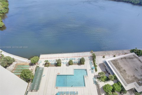 Copropriété à louer à Sunny Isles Beach, Floride: 2 chambres, 113.34 m2 № 2323885 - photo 11