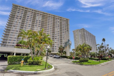 Condo à Sunny Isles Beach, Floride, 2 chambres  № 2323885