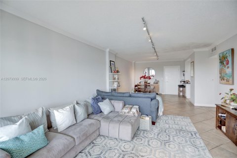Copropriété à louer à Sunny Isles Beach, Floride: 2 chambres, 113.34 m2 № 2323885 - photo 6