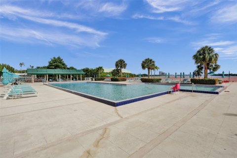 Copropriété à louer à Sunny Isles Beach, Floride: 2 chambres, 113.34 m2 № 2323885 - photo 23