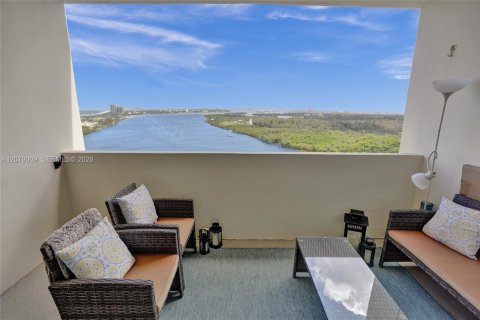 Copropriété à louer à Sunny Isles Beach, Floride: 2 chambres, 113.34 m2 № 2323885 - photo 7