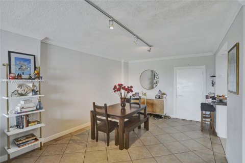 Copropriété à louer à Sunny Isles Beach, Floride: 2 chambres, 113.34 m2 № 2323885 - photo 12