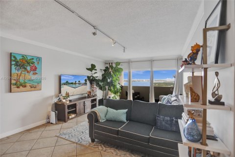Copropriété à louer à Sunny Isles Beach, Floride: 2 chambres, 113.34 m2 № 2323885 - photo 2