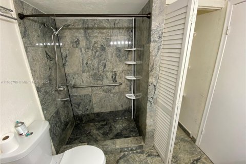 Купить кондоминиум в Хайалиа, Флорида 2 спальни, 99.03м2, № 2090260 - фото 11