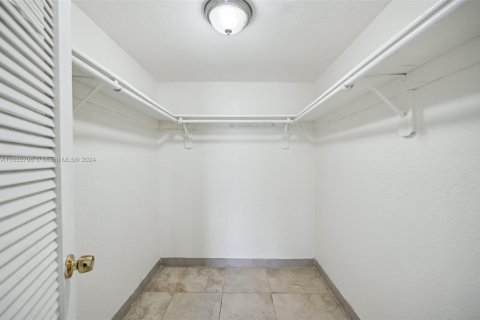 Купить кондоминиум в Хайалиа, Флорида 2 спальни, 99.03м2, № 2090260 - фото 12