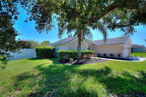 House in Winter Haven, Florida 4 bedrooms, 154.68 sq.m. № 2425328 - photo 3