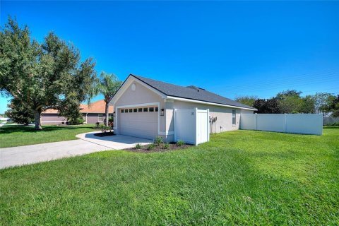 House in Winter Haven, Florida 4 bedrooms, 154.68 sq.m. № 2425328 - photo 4