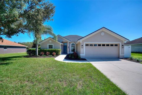 House in Winter Haven, Florida 4 bedrooms, 154.68 sq.m. № 2425328