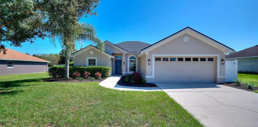 House in Winter Haven, Florida 4 bedrooms, 154.68 sq.m. № 2425328