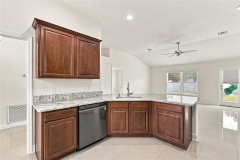 House in Winter Haven, Florida 4 bedrooms, 154.68 sq.m. № 2425328 - photo 9